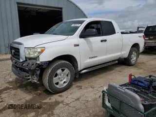2007 Toyota Tundra SR5 z VIN 5TFBV54187X020976, wystawiony jako Copart lot #70885315 z przebiegiem 230 471 mil mil oraz Szkoda całkowita • Salvage title. Historia ofert i sprzedaży dostępna na DreamBid. Obrazek 1.