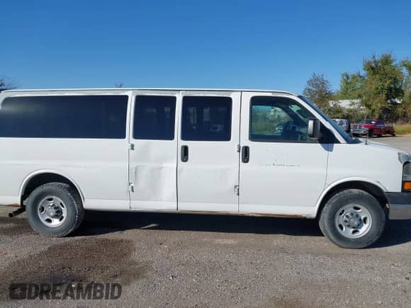 2012 Chevrolet Express Passenger 1LT с VIN 1GAZG1FG3C1130603, выставлен на аукционе IAAI как лот 43301310 с пробегом Не указан миль и . История ставок и продаж доступна на DreamBid. Изображение 13.