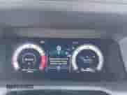 2024 Toyota Tacoma SR5 z VIN 3TMLB5JN5RM039515, wystawiony jako IAAI lot #42416031 z przebiegiem 10 900 mil mil oraz . Historia ofert i sprzedaży dostępna na DreamBid. Obrazek 7.