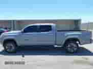 2020 Toyota Tacoma SR5 z VIN 3TMBZ5DN9LM027314, wystawiony jako IAAI lot #42258246 z przebiegiem 81 254 mil mil oraz . Historia ofert i sprzedaży dostępna na DreamBid. Obrazek 15.