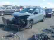 2021 Nissan Kicks SR z VIN 3N1CP5DV7ML497118, wystawiony jako IAAI lot #42779531 z przebiegiem 40 897 mil mil oraz . Historia ofert i sprzedaży dostępna na DreamBid. Obrazek 2.