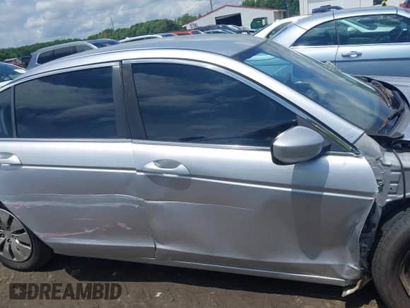 2010 Honda Accord LX z VIN 1HGCP2F33AA054282, wystawiony jako IAAI lot #42381258 z przebiegiem 201 035 mil mil oraz . Historia ofert i sprzedaży dostępna na DreamBid. Obrazek 14.