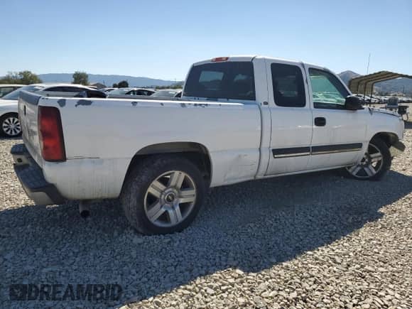 2003 Chevrolet Silverado 1500 LS with VIN 2GCEC19T031169024, listed as a Copart auction lot 81161555 with 209,848 mi miles and Salvage title. Bid and sale history available at DreamBid. Image 3.