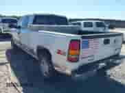 1999 Chevrolet Silverado 1500 LS z VIN 1GCEK19T8XE187729, wystawiony jako IAAI lot #43120618 z przebiegiem 308 974 mil mil oraz . Historia ofert i sprzedaży dostępna na DreamBid. Obrazek 3.