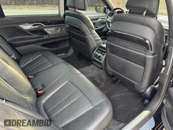 2017 BMW 7 Series ALPINA B7 xDrive with VIN WBA7F2C51HG421516, listed as a Copart auction lot 43858875 with 87,765 mi miles and Clean title. Bid and sale history available at DreamBid. Image 6.