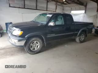 2002 Toyota Tundra SR5 z VIN 5TBBT441X2S280156, wystawiony jako Copart lot #67527635 z przebiegiem 248 872 mil mil oraz Szkoda całkowita • Salvage title. Historia ofert i sprzedaży dostępna na DreamBid. Obrazek 1.