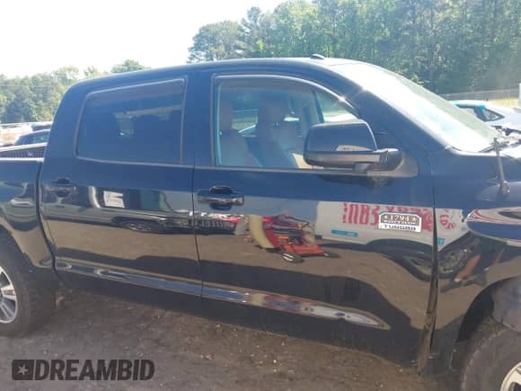 2019 Toyota Tundra SR5 с VIN 5TFAY5F17KX825862, выставлен на аукционе IAAI как лот 42212150 с пробегом 101 117 миль миль и . История ставок и продаж доступна на DreamBid. Изображение 12.