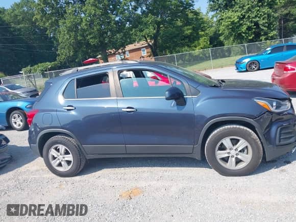 2018 Chevrolet Trax LT z VIN 3GNCJPSB4JL354360, wystawiony jako IAAI lot #42559298 z przebiegiem 61 449 mil mil oraz . Historia ofert i sprzedaży dostępna na DreamBid. Obrazek 14.