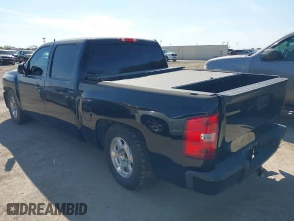 2008 Chevrolet Silverado 1500 2LT z VIN 3GCEC13JX8G163611, wystawiony jako IAAI lot #43047662 z przebiegiem 179 004 mil mil oraz . Historia ofert i sprzedaży dostępna na DreamBid. Obrazek 3.