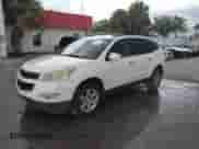 2012 Chevrolet Traverse 1LT z VIN 1GNKRGEDXCJ177096, wystawiony jako IAAI lot #42900721 z przebiegiem 136 425 mil mil oraz . Historia ofert i sprzedaży dostępna na DreamBid. Obrazek 2.