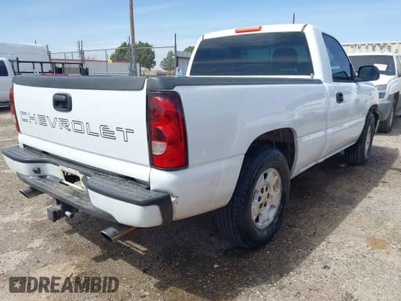 2005 Chevrolet Silverado 1500 z VIN 1GCEC14X55Z202569, wystawiony jako IAAI lot #41864801 z przebiegiem 182 567 mil mil oraz . Historia ofert i sprzedaży dostępna na DreamBid. Obrazek 4.