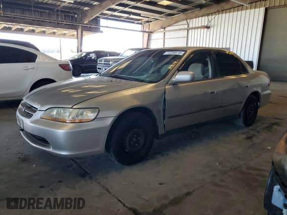 1998 Honda Accord LX z VIN 1HGCG5645WA153610, wystawiony jako Copart lot #71256675 z przebiegiem 215 832 mil mil oraz Szkoda całkowita • Salvage title. Historia ofert i sprzedaży dostępna na DreamBid. Obrazek 1.