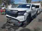 2023 Nissan Frontier SV с VIN 1N6ED1EK6PN651752, выставлен на аукционе IAAI как лот 43075209 с пробегом 37 441 миль миль и . История ставок и продаж доступна на DreamBid. Изображение 2.