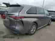 2021 Toyota Sienna XLE z VIN 5TDYRKEC3MS027493, wystawiony jako Copart lot #83945605 z przebiegiem 116 431 mil mil oraz Szkoda całkowita • Salvage title. Historia ofert i sprzedaży dostępna na DreamBid. Obrazek 3.