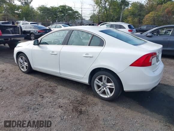 2014 Volvo S60 T5 с VIN YV1612FH2E2292076, выставлен на аукционе IAAI как лот 43317234 с пробегом 140 865 миль миль и . История ставок и продаж доступна на DreamBid. Изображение 3.