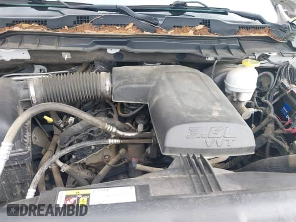 2019 Ram 1500 Tradesman z VIN 3C6RR7KG7KG657870, wystawiony jako IAAI lot #43054147 z przebiegiem 125 341 mil mil oraz . Historia ofert i sprzedaży dostępna na DreamBid. Obrazek 10.