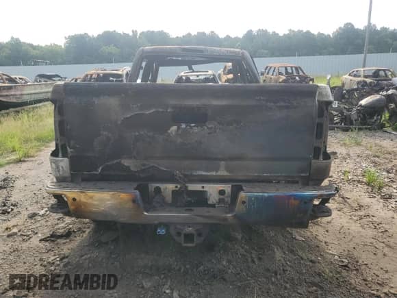 2015 Chevrolet Silverado 2500HD LTZ z VIN 1GC1KWE82FF185304, wystawiony jako Copart lot #66446155 z przebiegiem Nie podano mil oraz Nie do naprawy • Non repairable. Historia ofert i sprzedaży dostępna na DreamBid. Obrazek 6.