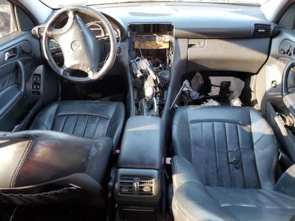 2003 Mercedes-Benz C AMG z VIN WDBRF65JX3F410427, wystawiony jako Copart lot #45677345 z przebiegiem Nie podano mil oraz Szkoda całkowita • Salvage title. Historia ofert i sprzedaży dostępna na DreamBid. Obrazek 8.