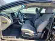 2013 Hyundai Elantra SE z VIN KMHDH6AEXDU011766, wystawiony jako Copart lot #64004825 z przebiegiem 104 485 mil mil oraz Szkoda całkowita • Salvage title. Historia ofert i sprzedaży dostępna na DreamBid. Obrazek 7.