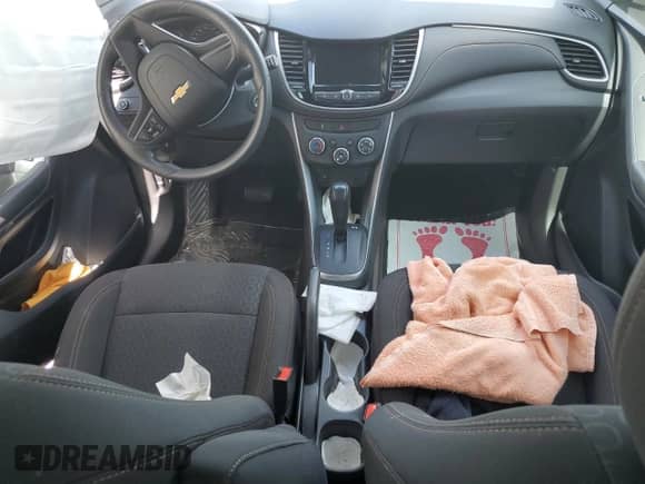 2020 Chevrolet Trax LS с VIN KL7CJKSB0LB055977, выставлен на аукционе Copart как лот 66991885 с пробегом 20 294 миль миль и Списание • Salvage title. История ставок и продаж доступна на DreamBid. Изображение 8.