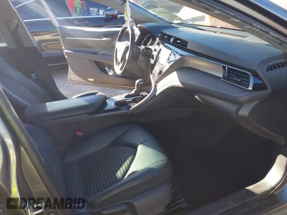 2019 Toyota Camry SE z VIN 4T1B11HK9KU259594, wystawiony jako IAAI lot #43482552 z przebiegiem 112 600 mil mil oraz . Historia ofert i sprzedaży dostępna na DreamBid. Obrazek 5.