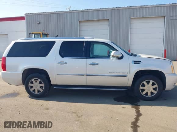 2007 Cadillac Escalade ESV с VIN 1GYFK66827R396002, выставлен на аукционе IAAI как лот 41333363 с пробегом 166 278 миль миль и . История ставок и продаж доступна на DreamBid. Изображение 14.