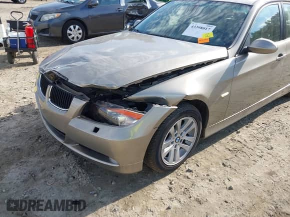 2007 BMW 3 Series 328xi z VIN WBAVC93577K031069, wystawiony jako IAAI lot #43398017 z przebiegiem 157 254 mil mil oraz . Historia ofert i sprzedaży dostępna na DreamBid. Obrazek 6.