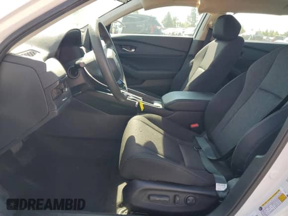 2024 Honda Accord EX z VIN 1HGCY1F33RA025710, wystawiony jako Copart lot #69988545 z przebiegiem 37 849 mil mil oraz Szkoda całkowita • Salvage title. Historia ofert i sprzedaży dostępna na DreamBid. Obrazek 7.