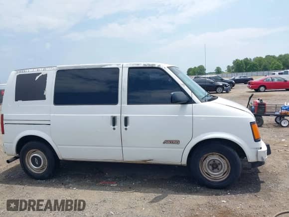 1994 Chevrolet Astro с VIN 1GCDM15Z6RB170240, выставлен на аукционе IAAI как лот 42669506 с пробегом 168 734 миль миль и . История ставок и продаж доступна на DreamBid. Изображение 14.