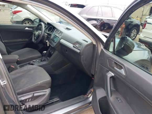 2021 Volkswagen Tiguan S z VIN 3VV0B7AX0MM017433, wystawiony jako IAAI lot #42017125 z przebiegiem 54 624 mil mil oraz . Historia ofert i sprzedaży dostępna na DreamBid. Obrazek 5.