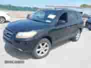 2009 Hyundai Santa Fe SE z VIN 5NMSH73E09H289444, wystawiony jako IAAI lot #42592341 z przebiegiem 124 901 mil mil oraz . Historia ofert i sprzedaży dostępna na DreamBid. Obrazek 2.