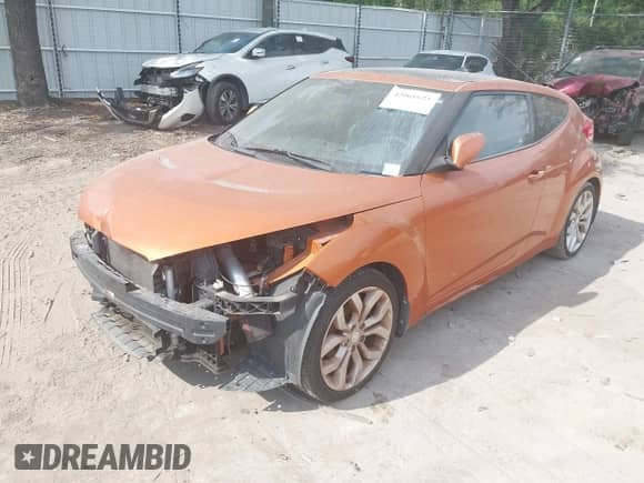 2012 Hyundai Veloster w/Gray Int z VIN KMHTC6AD5CU074516, wystawiony jako IAAI lot #42061623 z przebiegiem 133 338 mil mil oraz . Historia ofert i sprzedaży dostępna na DreamBid. Obrazek 2.