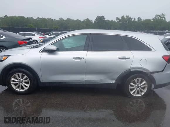 2019 Kia Sorento LX with VIN 5XYPG4A59KG497722, listed as a IAAI auction lot 42909959 with 58,704 mi miles and . Bid and sale history available at DreamBid. Image 14.