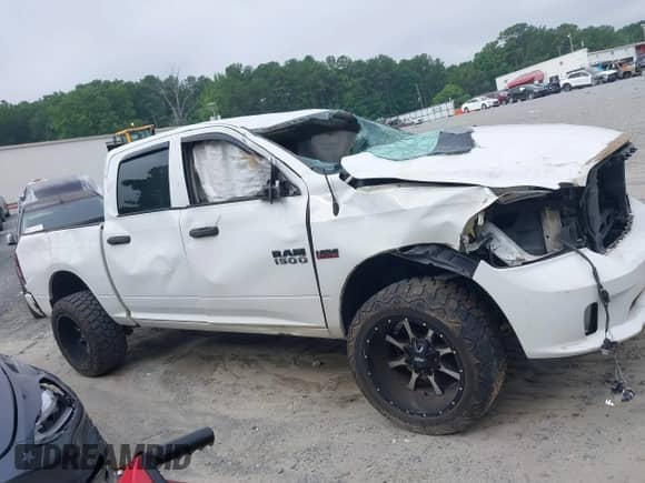 2015 Ram 1500 Express z VIN 1C6RR7KT7FS690136, wystawiony jako IAAI lot #42618497 z przebiegiem 194 347 mil mil oraz . Historia ofert i sprzedaży dostępna na DreamBid. Obrazek 13.