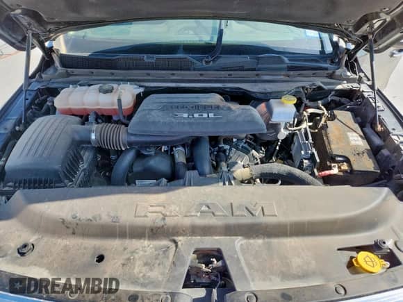 2020 Ram 1500 Laramie z VIN 1C6SRFJM7LN250529, wystawiony jako Copart lot #62525905 z przebiegiem 97 707 mil mil oraz Szkoda całkowita • Salvage title. Historia ofert i sprzedaży dostępna na DreamBid. Obrazek 11.