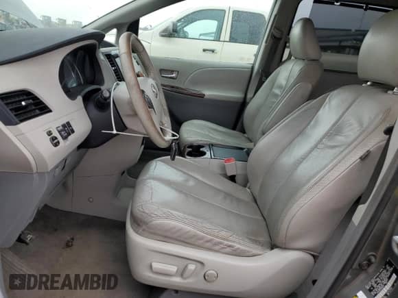 2011 Toyota Sienna XLE AAS z VIN 5TDYK3DC1BS080251, wystawiony jako Copart lot #86554415 z przebiegiem 264 143 mil mil oraz Szkoda całkowita • Salvage title. Historia ofert i sprzedaży dostępna na DreamBid. Obrazek 7.