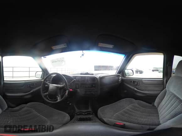 2000 Chevrolet S-10 LS с VIN 1GCCS1956Y8274912, выставлен на аукционе IAAI как лот 42454838 с пробегом 186 772 миль миль и . История ставок и продаж доступна на DreamBid. Изображение 18.