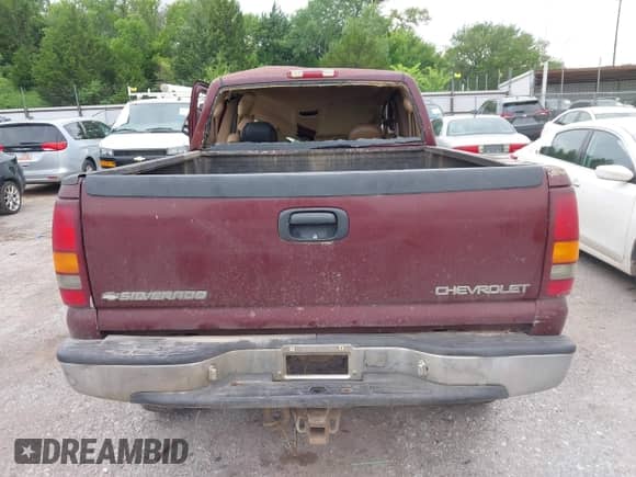 1999 Chevrolet Silverado 2500 LS с VIN 1GCGK29U6XE221237, выставлен на аукционе IAAI как лот 42474781 с пробегом Не указан миль и . История ставок и продаж доступна на DreamBid. Изображение 16.