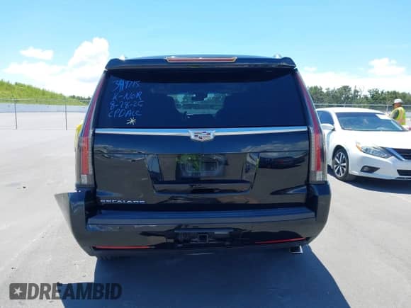 2018 Cadillac Escalade Premium Luxury z VIN 1GYS3CKJ9JR238685, wystawiony jako IAAI lot #43123271 z przebiegiem 82 195 mil mil oraz . Historia ofert i sprzedaży dostępna na DreamBid. Obrazek 16.