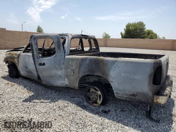 2004 Toyota Tundra SR5 z VIN 5TBBT44104S452083, wystawiony jako Copart lot #62192855 z przebiegiem Nie podano mil oraz Nie do naprawy • Non repairable. Historia ofert i sprzedaży dostępna na DreamBid. Obrazek 2.