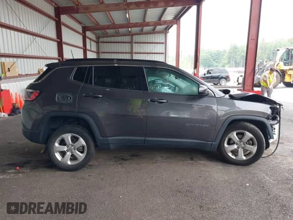 2019 Jeep Compass Latitude с VIN 3C4NJDBB2KT792361, выставлен на аукционе IAAI как лот 42898036 с пробегом Не указан миль и . История ставок и продаж доступна на DreamBid. Изображение 12.