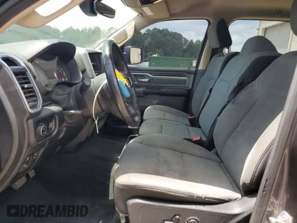 2020 Ram 1500 Big Horn z VIN 1C6SRFFM2LN359196, wystawiony jako Copart lot #65111255 z przebiegiem 112 201 mil mil oraz Czysty tytuł • Clean title. Historia ofert i sprzedaży dostępna na DreamBid. Obrazek 7.