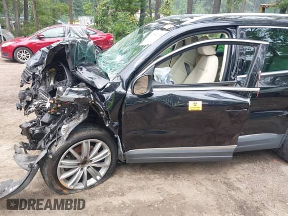 2012 Volkswagen Tiguan S с VIN WVGBV7AX4CW527518, выставлен на аукционе IAAI как лот 42952311 с пробегом Не указан миль и . История ставок и продаж доступна на DreamBid. Изображение 12.