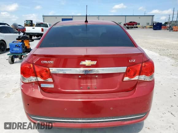 2014 Chevrolet Cruze LTZ z VIN 1G1PG5SB1E7208207, wystawiony jako Copart lot #62102345 z przebiegiem 109 469 mil mil oraz Szkoda całkowita • Salvage title. Historia ofert i sprzedaży dostępna na DreamBid. Obrazek 6.
