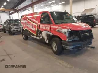 2018 Chevrolet Express Cargo z VIN 1GCWGBFP8J1250684, wystawiony jako IAAI lot #42115424 z przebiegiem 70 737 mil mil oraz . Historia ofert i sprzedaży dostępna na DreamBid. Obrazek 1.