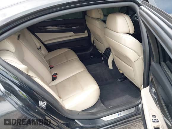 2011 BMW 7 Series 750Li z VIN WBAKB8C55BC852304, wystawiony jako IAAI lot #42548356 z przebiegiem 166 529 mil mil oraz . Historia ofert i sprzedaży dostępna na DreamBid. Obrazek 8.