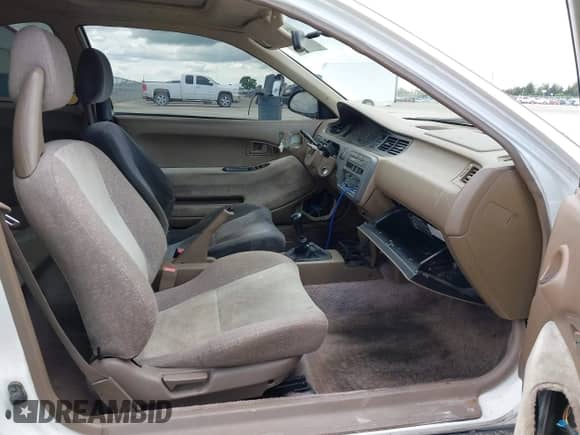 1993 Honda Civic z VIN 1HGEJ1161PL052453, wystawiony jako IAAI lot #41915593 z przebiegiem 298 387 mil mil oraz . Historia ofert i sprzedaży dostępna na DreamBid. Obrazek 5.