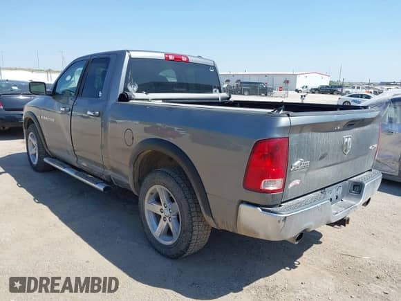 2011 Ram 1500 SLT z VIN 1D7RV1GT6BS705168, wystawiony jako IAAI lot #42221247 z przebiegiem 244 865 mil mil oraz . Historia ofert i sprzedaży dostępna na DreamBid. Obrazek 3.