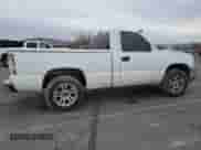 2005 Chevrolet Silverado 1500 LS z VIN 1GCEC14V85Z129423, wystawiony jako Copart lot #89366865 z przebiegiem 139 045 mil mil oraz Szkoda całkowita • Salvage title. Historia ofert i sprzedaży dostępna na DreamBid. Obrazek 3.