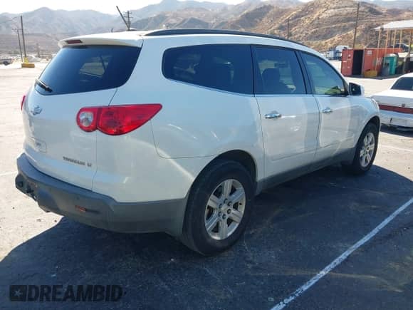 2012 Chevrolet Traverse 1LT z VIN 1GNKRGED6CJ253414, wystawiony jako IAAI lot #43337610 z przebiegiem 212 522 mil mil oraz . Historia ofert i sprzedaży dostępna na DreamBid. Obrazek 4.